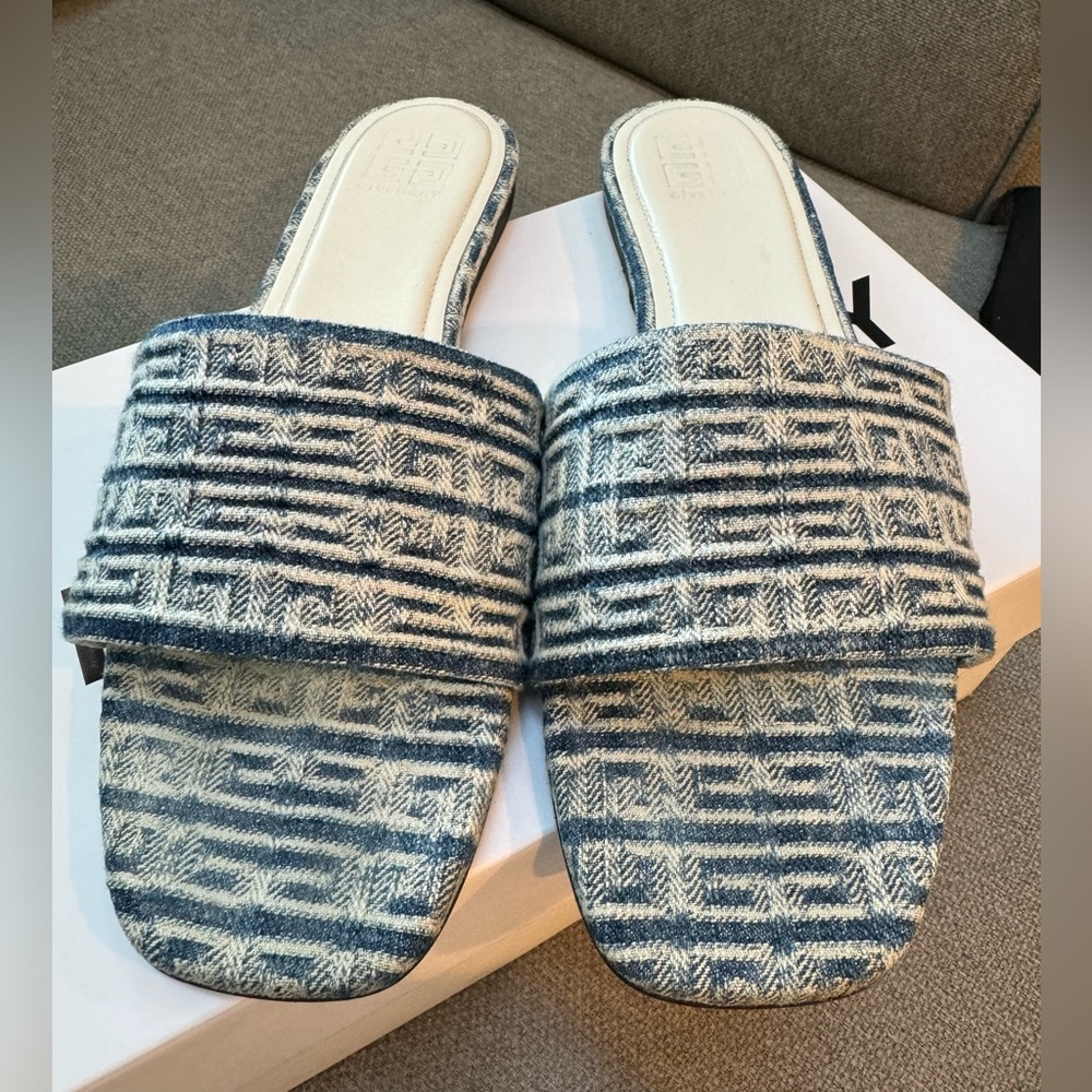 Givenchy G4 Jacquard Slide Sandal in denim blue. Size 12. - Picture 12 of 14